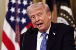 Trump sospende nuove sanzioni e dazi contro la Russia