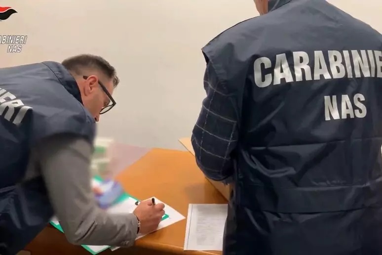 Presila catanzarese, sequestrati 1.855 chili di alimenti e cosmetici: sospesa un&rsquo;attivit&agrave; artigianale