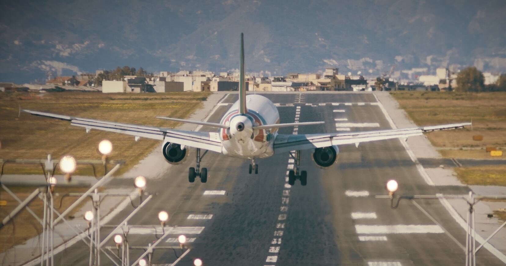 Carburante negli aeroporti calabresi, Sacal rassicura: nessun impatto sui voli programmati