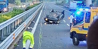 Incidente sull&rsquo;A2 dopo Lamezia Terme, auto si ribalta: ferito il conducente