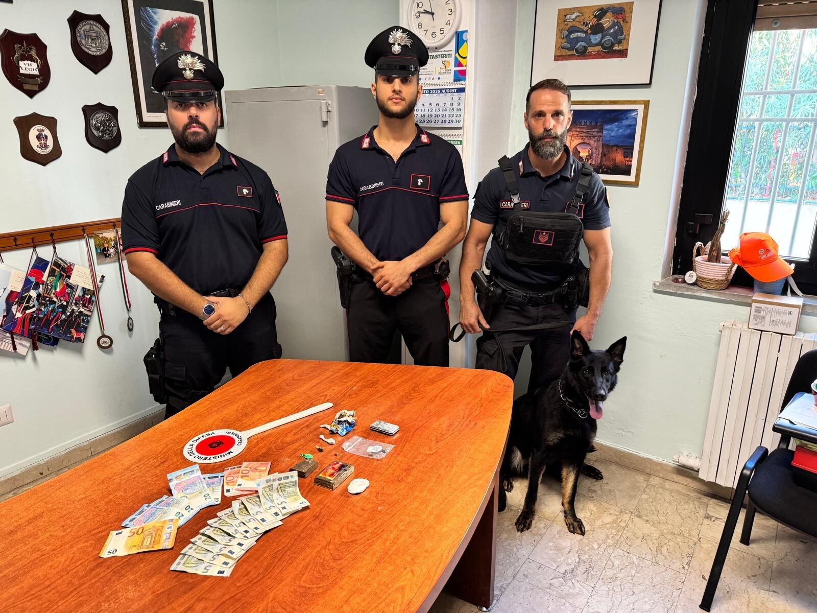 Controlli dei Carabinieri a Isola di Capo Rizzuto: un arresto per droga e una denuncia per fuga