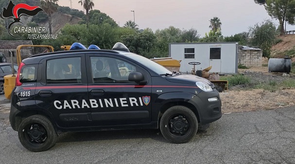 Montegiordano (CS), rifiuti pericolosi e oli esausti su suolo comunale: denunciato il titolare di un&rsquo;officina