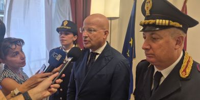Arrestato un extracomunitario per danneggiamenti e un 23enne per presunta violenza sessuale. Le parole del questore Panvino