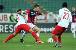 Bari - Crotone in diretta su Rai 2. Un Bari in ascesa contro un Crotone che cerca ancora la sua identit&agrave;