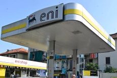 Carburanti, ENI applica il tetto ai prezzi: benzina a 1,99 euro e diesel a 2,19
