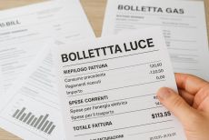 Bollette, stangata in arrivo in Calabria: rincari fino al 32% tra settembre e dicembre