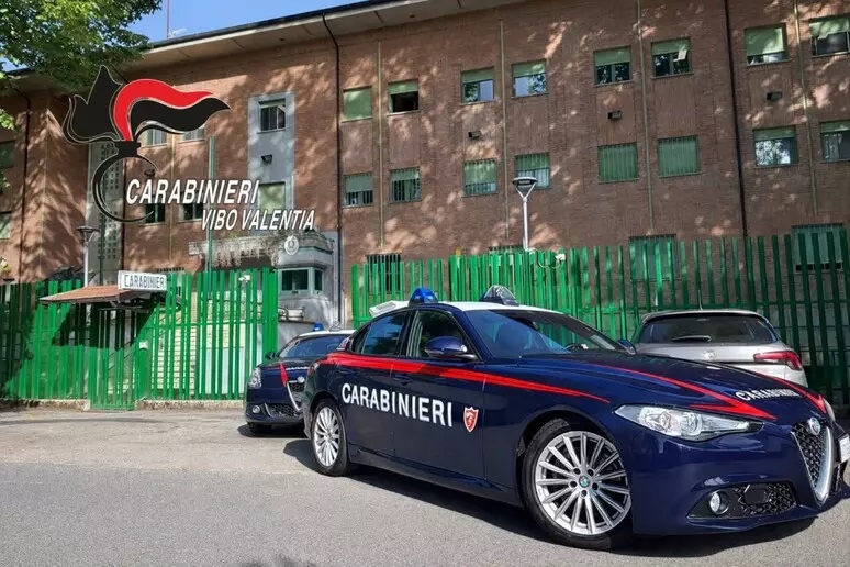 Ricadi (VV), uomo trovato carbonizzato in auto: la Procura indaga per omicidio
