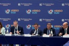 Turismo, Occhiuto: &laquo;La Calabria oggi &egrave; una meta a tutti gli effetti&raquo;