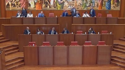 Calabria, il Consiglio regionale abroga le modifiche allo Statuto: stop a due sottosegretari e all'aumento degli assessori