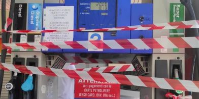 Vibo Valentia, la protesta degli agricoltori blocca i rifornimenti: carburante in esaurimento