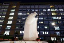 Papa Leone XIV operato al polmone: confermato un adenocarcinoma, intervento riuscito