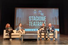 Al teatro Scaramuzza di Crotone presentata la stagione invernale, 19 appuntamenti dal 16 ottobre al 23 dicembre