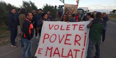 Caro carburanti, la protesta si allarga ai pescatori: sit-in sulla Statale 106 a Corigliano-Rossano