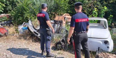 Simeri Crichi (CZ), deposito abusivo di rifiuti e attivit&agrave; di carrozzeria senza autorizzazioni: scatta il sequestro