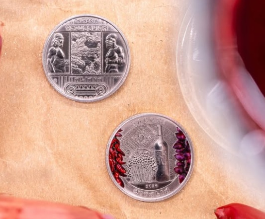 Una moneta da 5 euro celebra il Cir&ograve; e la Cipolla Rossa di Tropea