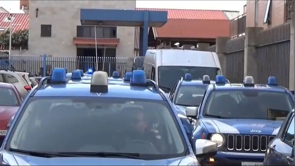 Tentata estorsione con metodo mafioso, sei indagati a Crotone: due in carcere e quattro ai domiciliari