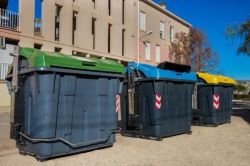 Crotone, ritardi nella raccolta dei rifiuti: bloccati i conferimenti all&rsquo;impianto Tmb di Ponticelli