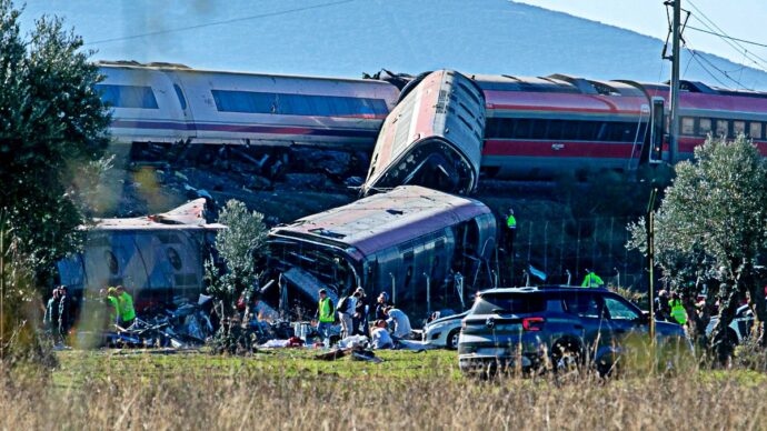 Spagna, scontro tra due treni ad alta velocit&agrave; vicino a Toledo: almeno 30 morti