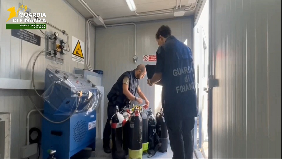 Controlli nei diving center: sequestrate 60 bombole, multe per oltre 110mila euro