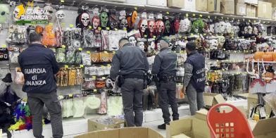 Vibo Valentia, sequestrati oltre 3.400 prodotti di Halloween e bigiotteria