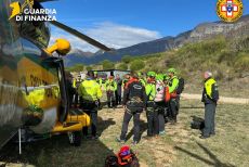 Castrovillari, esercitazione congiunta tra Guardia di Finanza e Soccorso Alpino: simulati recuperi in alta montagna